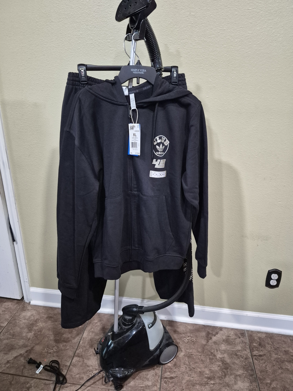 Adiclub Men's Black Graphic Zip Hoodie & Sweatpant  Size XL